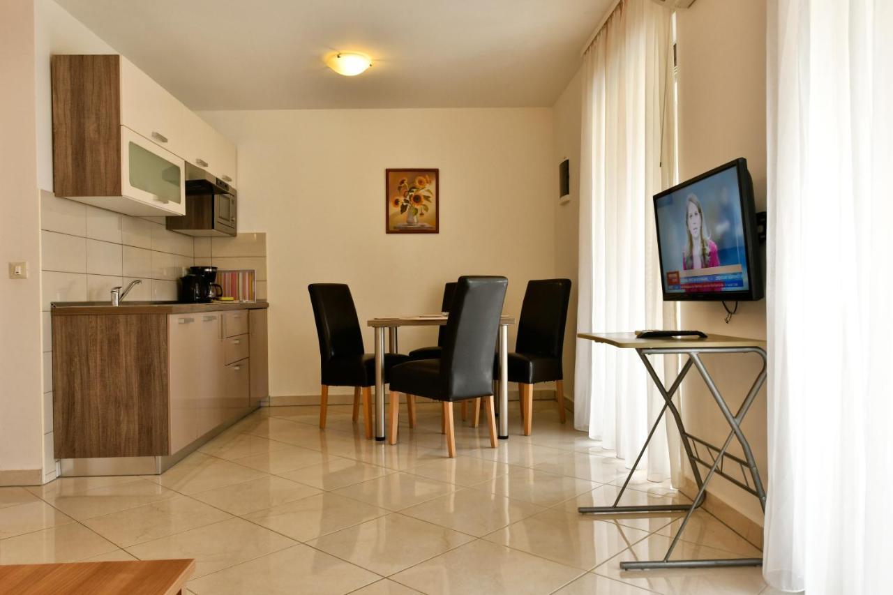 Apartments Jasmina Porec Bagian luar foto