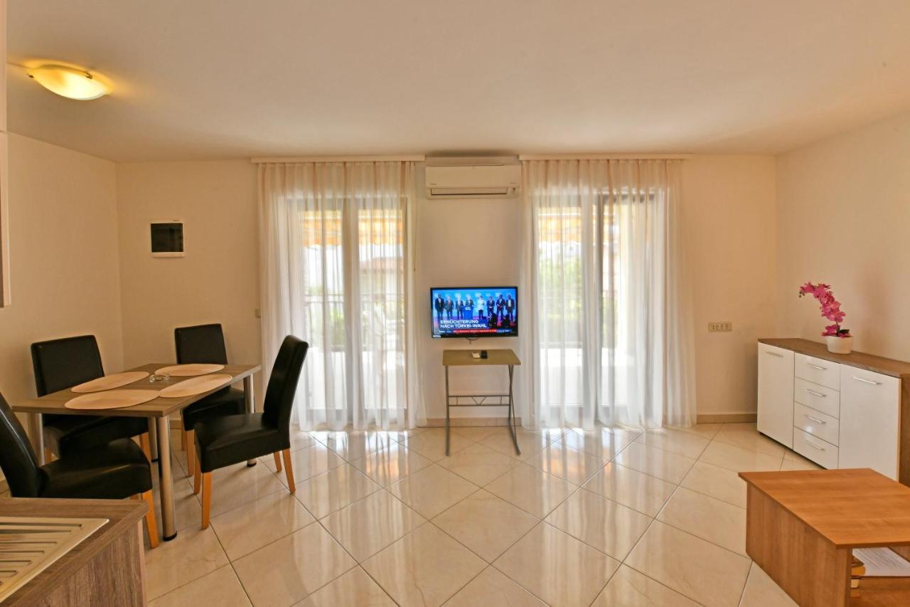 Apartments Jasmina Porec Bagian luar foto